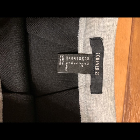 Forever 21 Grey Miniskirt - Picture 4 of 5